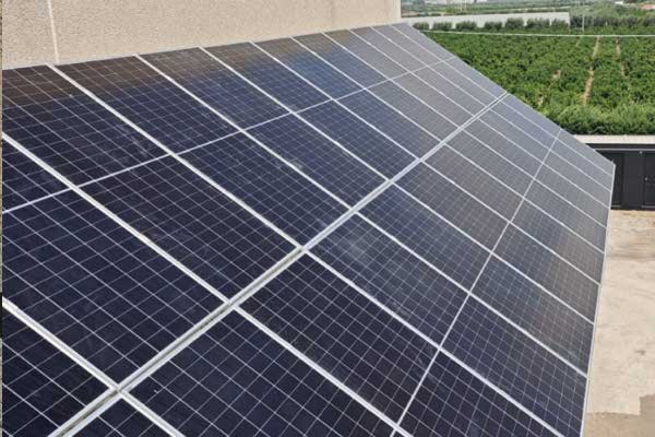Impianto fotovoltaico su struttura frangisole a Marina di mancaversamarina di mancaversa